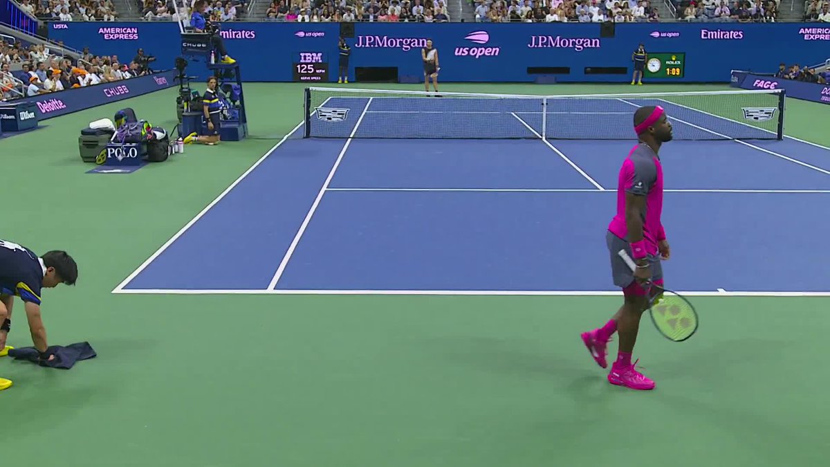 Frances Tiafoe had to go into defense mode fast on this Shelton serve 👀