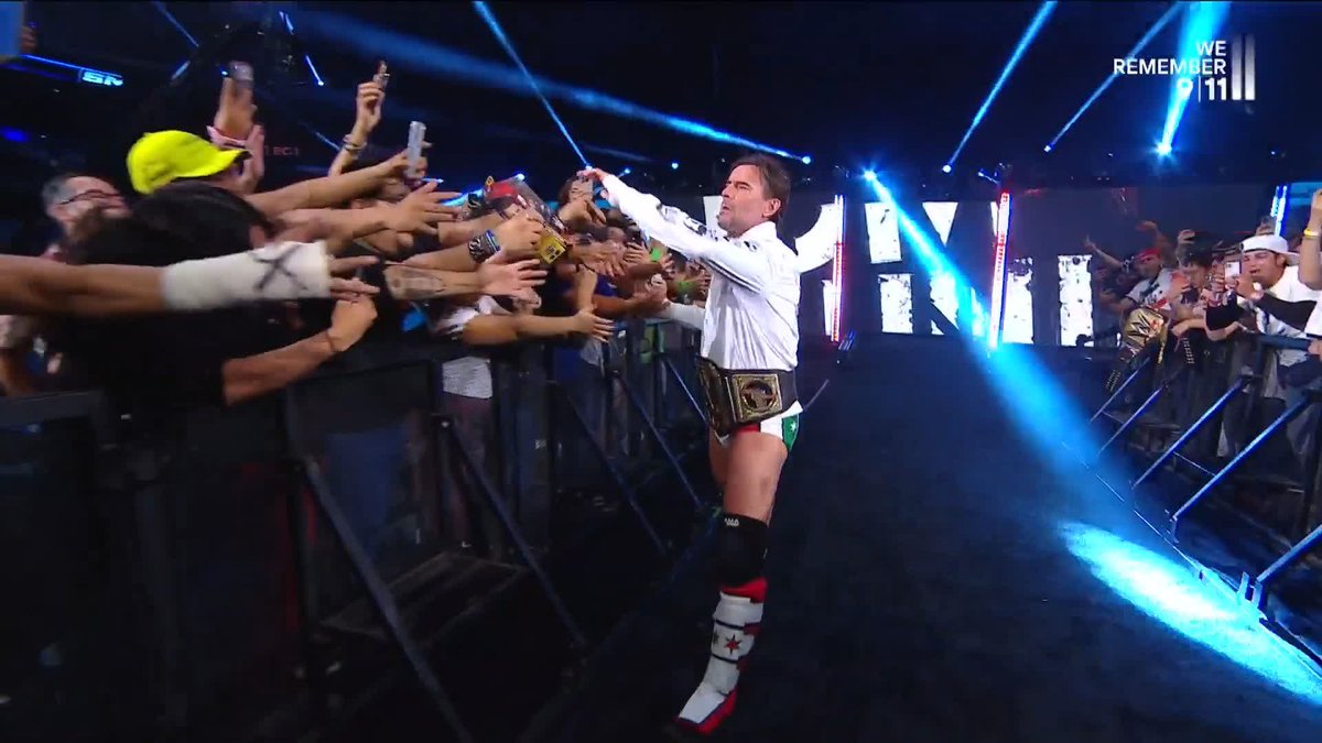 Mexico City LOVES CM Punk 😍 player/coach