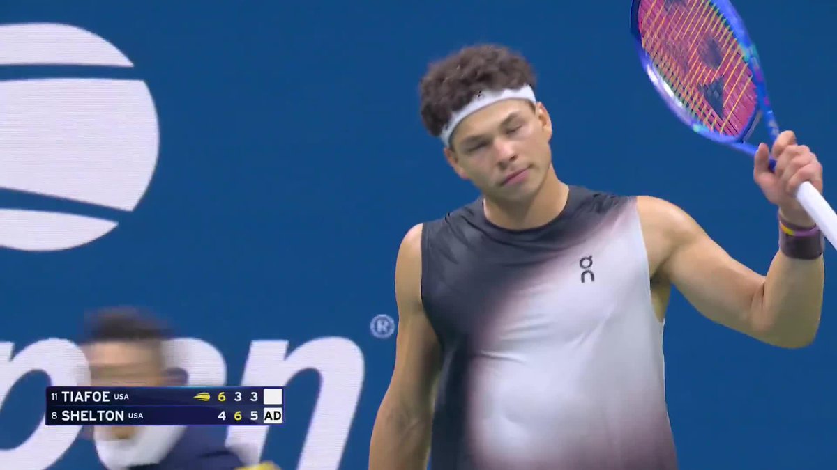 15 minutes and 4 set points later, Ben Shelton takes the third set 6-3! He's one set away from the final.