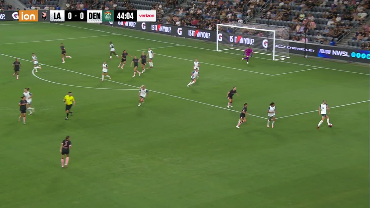 The first touch 😮‍💨 The perfect strike 🫨 Maiara Niehues with an absolute work of art 🤌