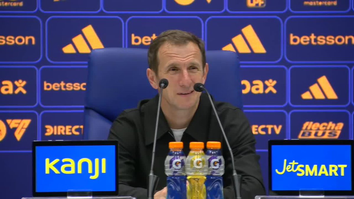 “ESTOY HABLANDO Y ESTÁN A LAS PUTEADAS” Imperdible momento del Vasco Arruabarrena… ¡se estaban peleando en plena conferencia!