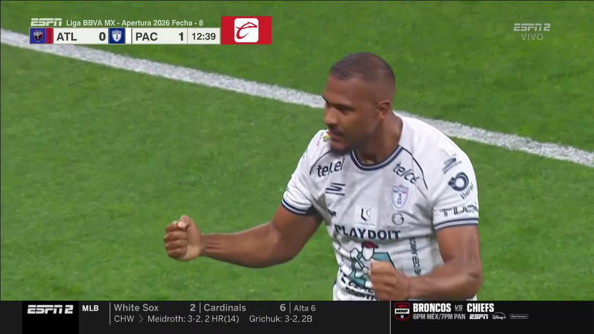 ¡PACHUCA PEGA PRIMERO! 🔥 🐹 Los Tuzos abren el marcador, tras este tiro de Salomón Rondón que termina desviado por la barrera. EN VIVO por ESPN y #DisneyPlus Premium. 📺