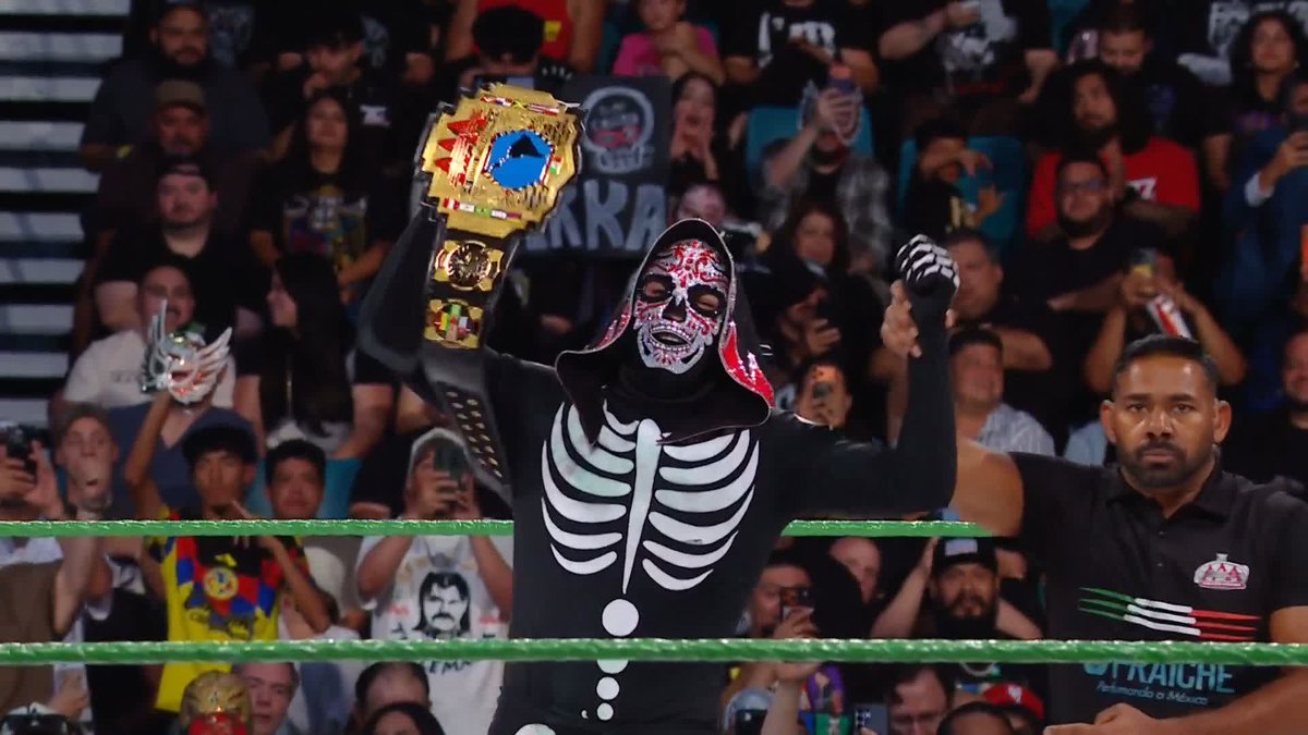La Parka RETAINS the AAA Latin American Championship!! 🔥