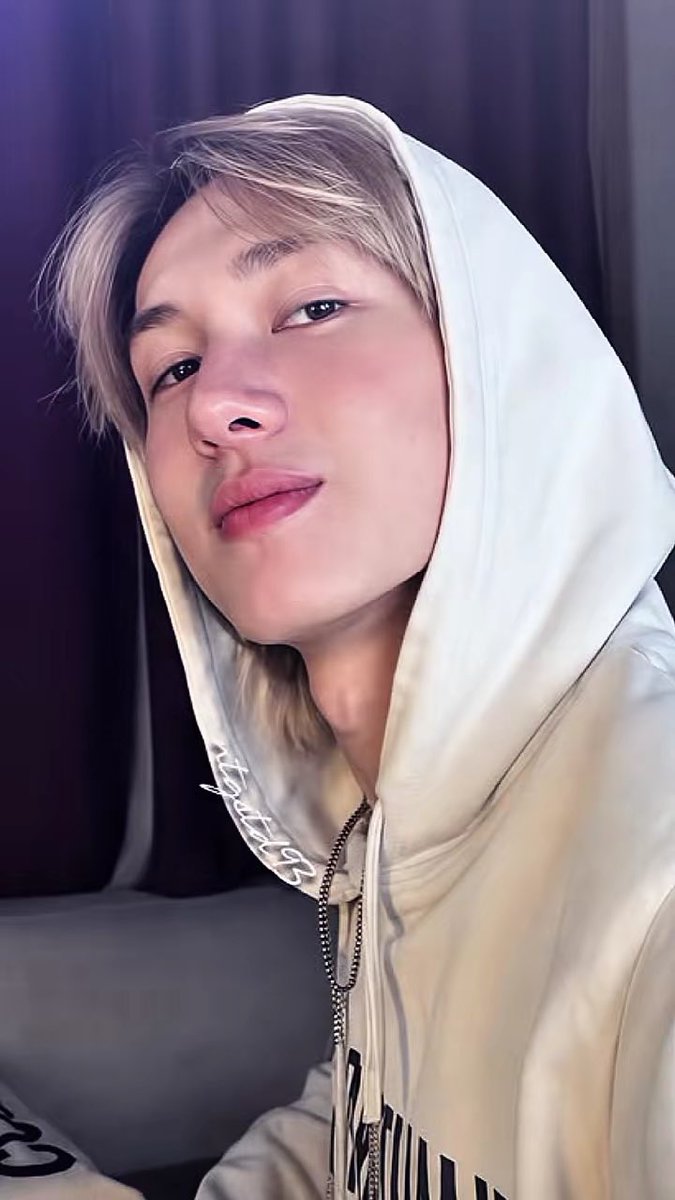 martin kalo pake hoodie gini aura bule nya aur aur an banget 😭🫶🏻