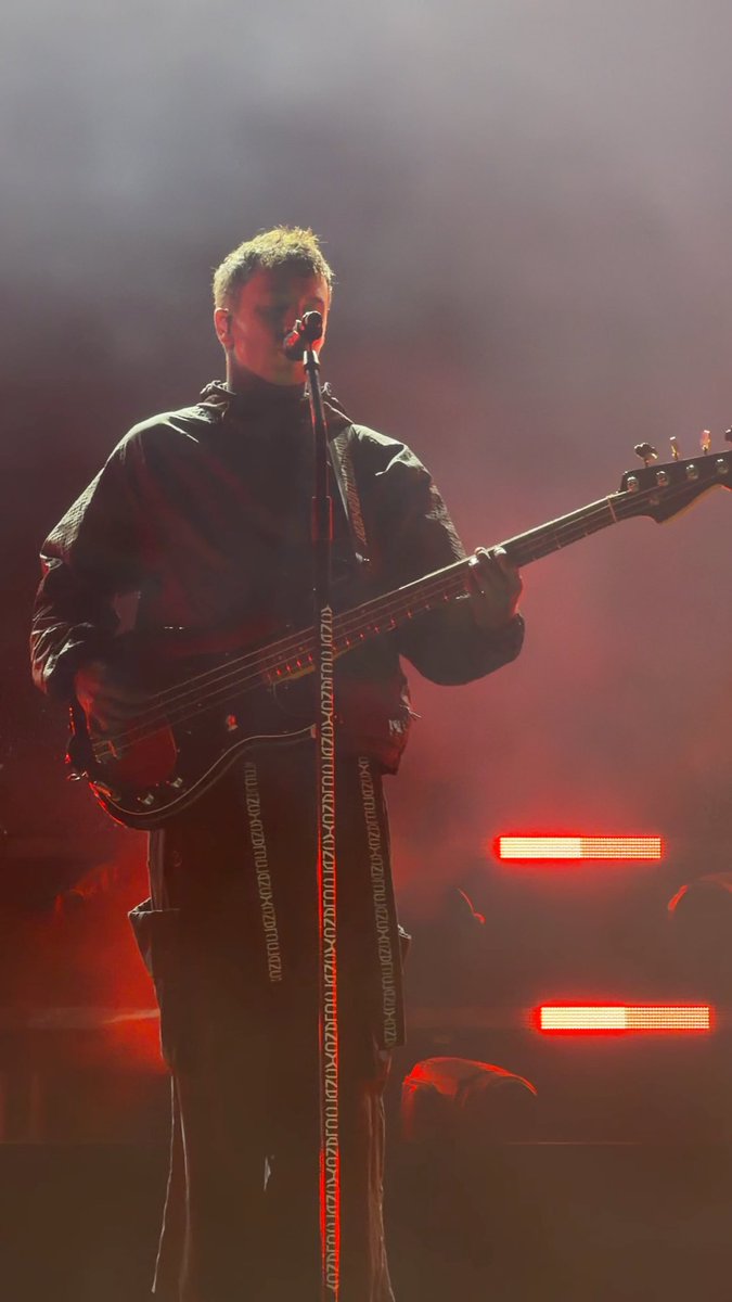 seven nation army was fucking crazy tonight