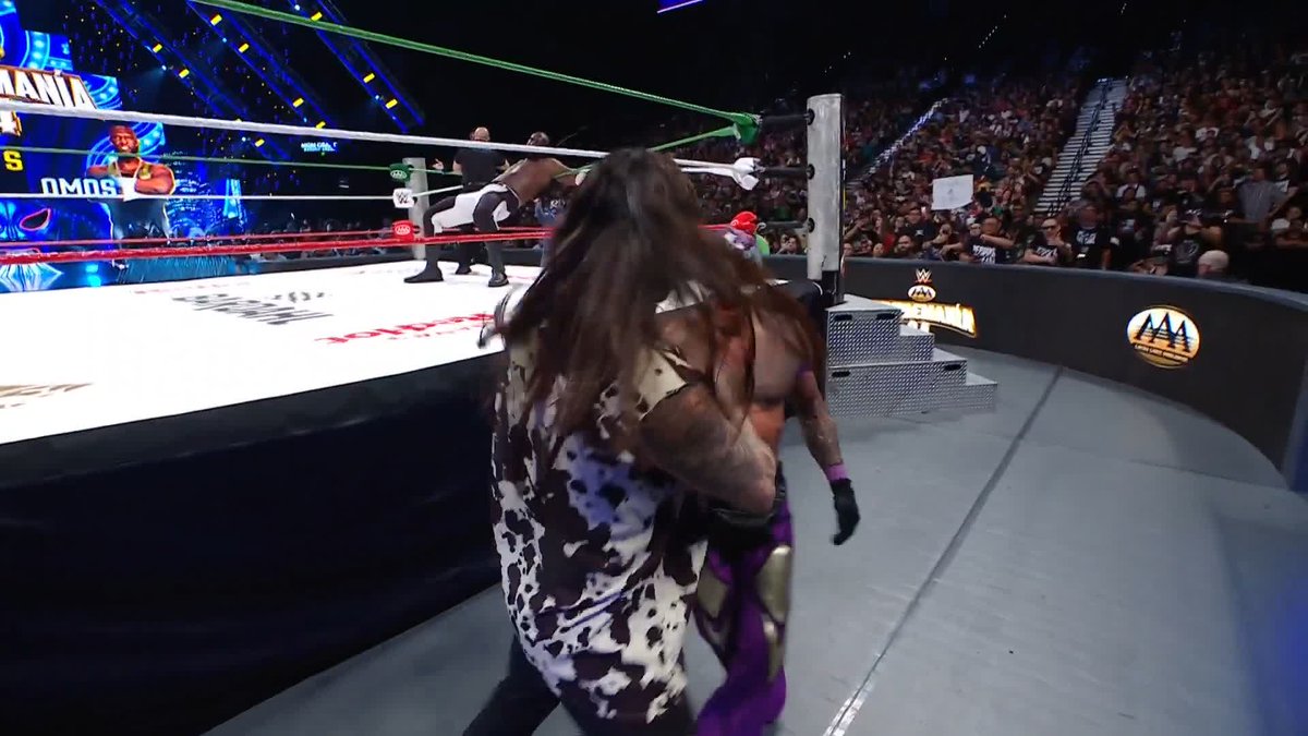 El Grande Americano just DECKED Dirty Dom! 🤩