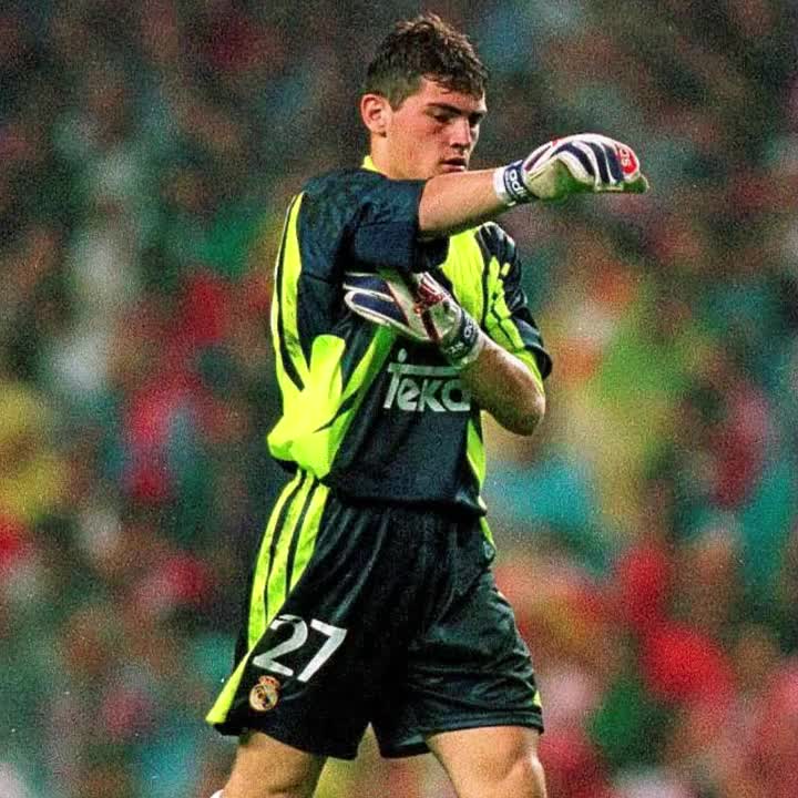 🇪🇸🧤 27 years ago today, Iker Casillas made his La Liga debut! He was only 18-years-old at the time. 💎