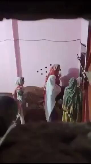 پولیس سرعام گھروں میں گھستی ہے عورتوں پر تشدد کرتی ہے بدتمیزی کرتی ہے کیا ان عورتوں کی کوئی عزت نہیں کیا ان کے لیے کوئی بھی اواز اٹھانے والا نہیں یہاں سب بے غیرت چپ ہو جاتے