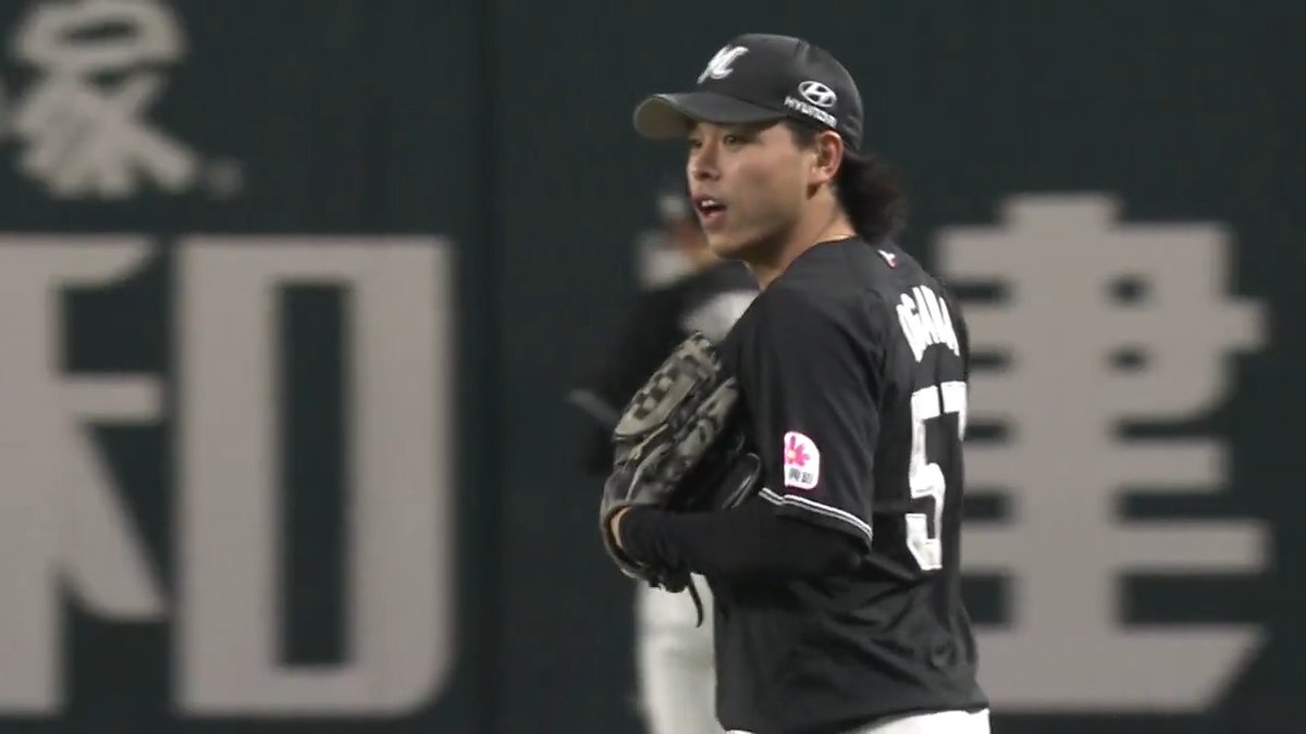 ここまで守るのか #小川龍成 👀👀 その広すぎる守備範囲は半分ファースト😲 左打者がこの方向のゴロをヒットにするのは至難の業🤔 #chibalotte #ベースボールLIVE で配信中[初月無料]