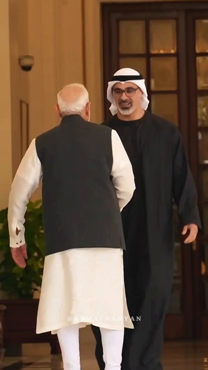 التقى سموّ الشيخ #خالد_بن_محمد_بن_زايد آل نهيان، ولي عهد أبوظبي، دولة ناريندرا مودي، رئيس وزراء جمهورية الهند، وذلك على هامش قمة بريكس 2026.