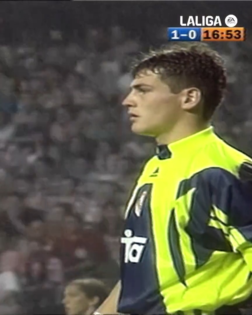 🧤 Han pasado 27 años desde que Iker Casillas se puso los guantes por primera vez en LALIGA EA SPORTS. Tal día como hoy en 1999, ¡el guardameta debutaba con el Real Madrid C.F. en San Mamés! LALIGAHistory