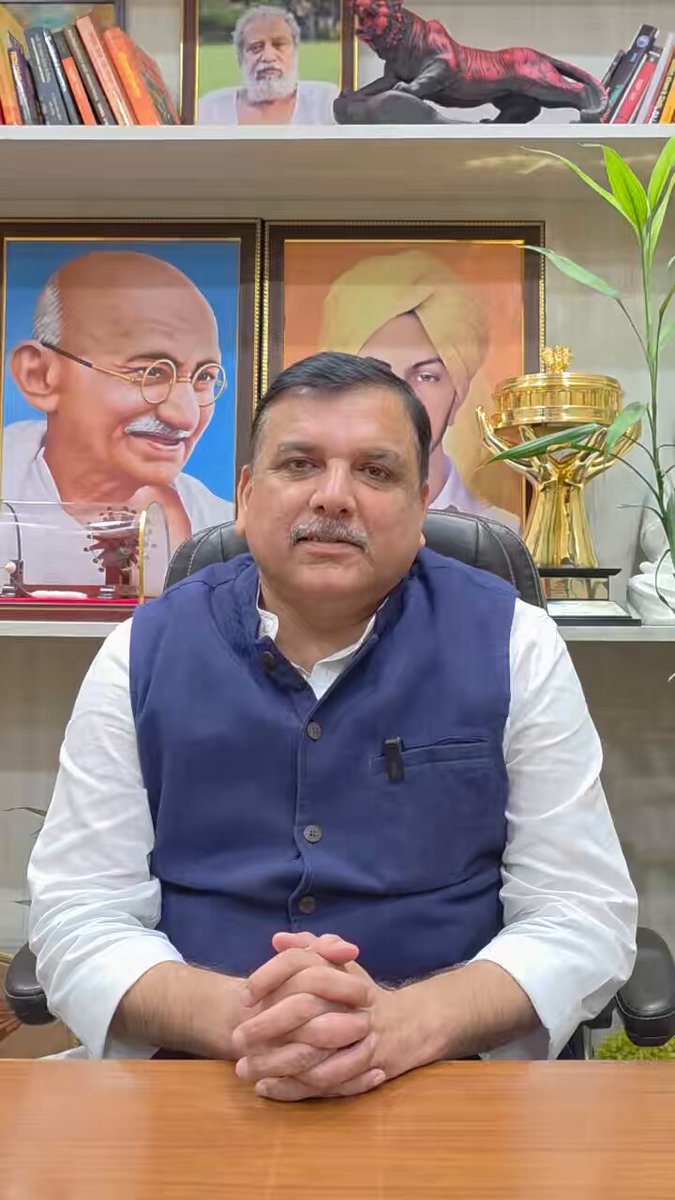 चंदा चोर पार्टी वाले 6, फ्लैग स्टाफ रोड जा रहे हैं। इन लोगों ने झूठ फैलाया कि उस घर में सोने का कमोड है, बार है और स्विमिंग पूल हैं। मैं भाजपाइयों को चुनौती देता हूँ—जब वहाँ जा रहे हो, तो ये सारी चीज़ें देश को दिखाना और अगर हिम्मत है, तो मोदी का राजमहल भी देश को दिखाना।