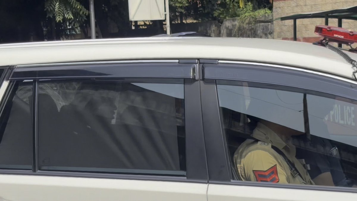 🚨 Shortly after body of Pakistani Jaish terrorist was recovered along with US made M4 rifle, Director General J&K Police Nalin Prabhat and IG Jammu Police Tejinder Singh reached DPL Jammu for a meeting. Two Pakistani terrorists have been killed in September 2026 in J&K.