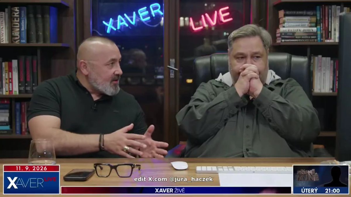 Není nic moudřejšího, než si 11. září pozvat mamlase, kterej začne vyprávět, že WTC spadla řízenou demolicí a letadla jsou jen hologramy.😂 Tihle lidé normálně patří do svěrací kazajky, oni jsou na úrovni plochozemců.🤦 Jako idělat ze sebe takovýho vola, že se za tebe stydí i Xaver, to už je co říct.