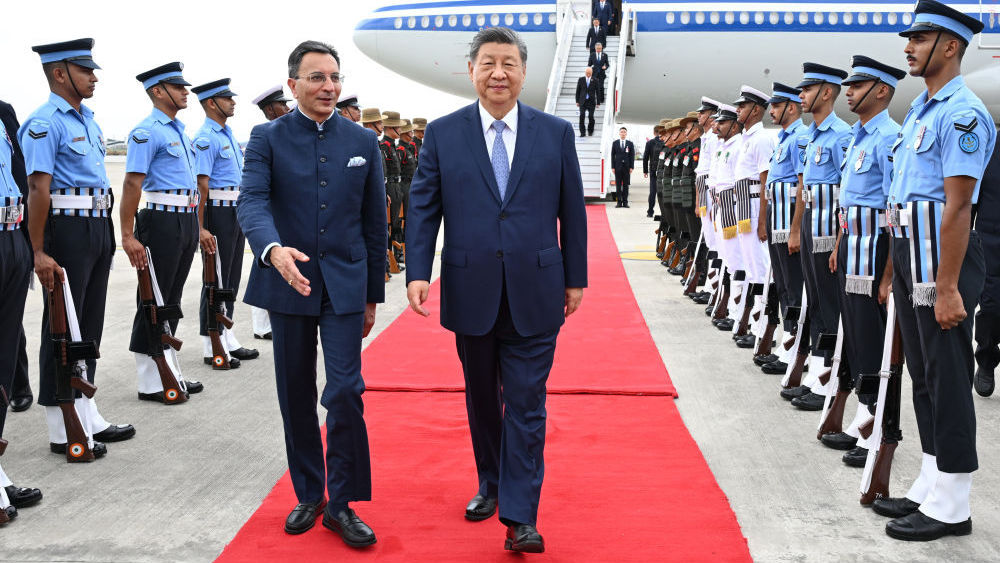 Watch: Chinese President #XiJinping warmly welcomed upon arrival in New Delhi