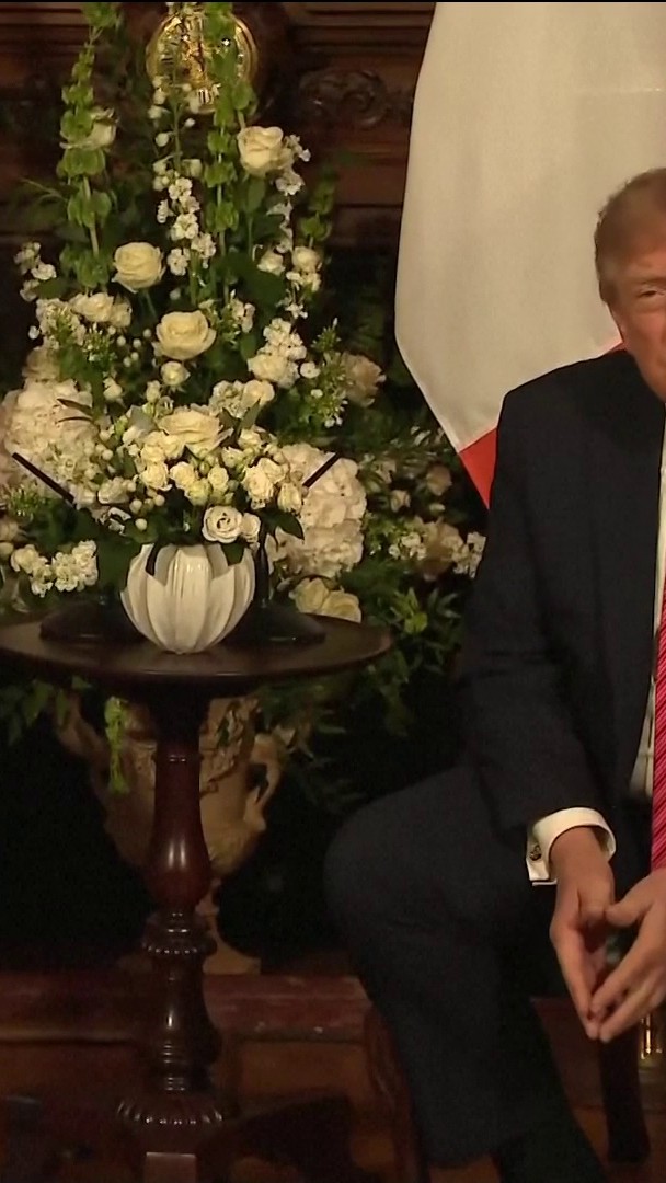 الرئيس الأمريكي دونالد ترمب يؤكد رفضه امتلاك إيران للسلاح النووي، ويرجح انتهاء الحرب بعد الانتخابات النصفية، متوقعا انخفاض أسعار النفط بشدة عند انتهاء الحرب #الأخبار