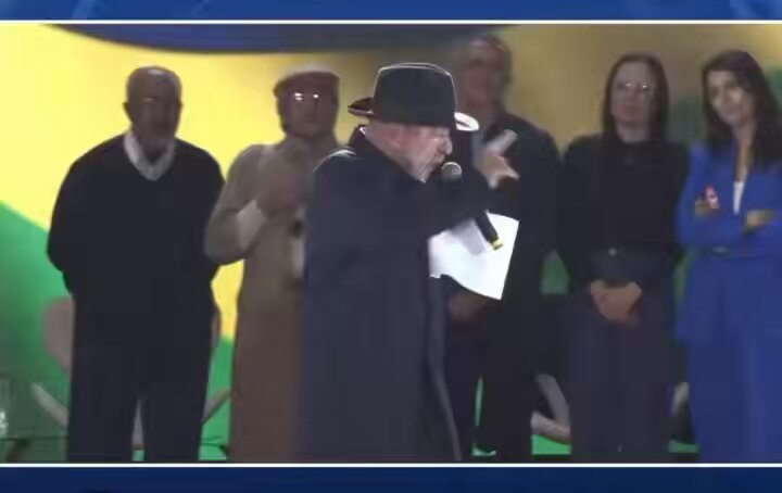 “Se não tem carne, a gente come ovo. Se não tem ovo, a gente come carne”, afirmou Lula. Lula disse que, quando não havia os dois alimentos, ele próprio levava “marmita de feijão e arroz puro” por não ter mistura. Então a solução de rodízio é “ora carne, ora ovo”?
