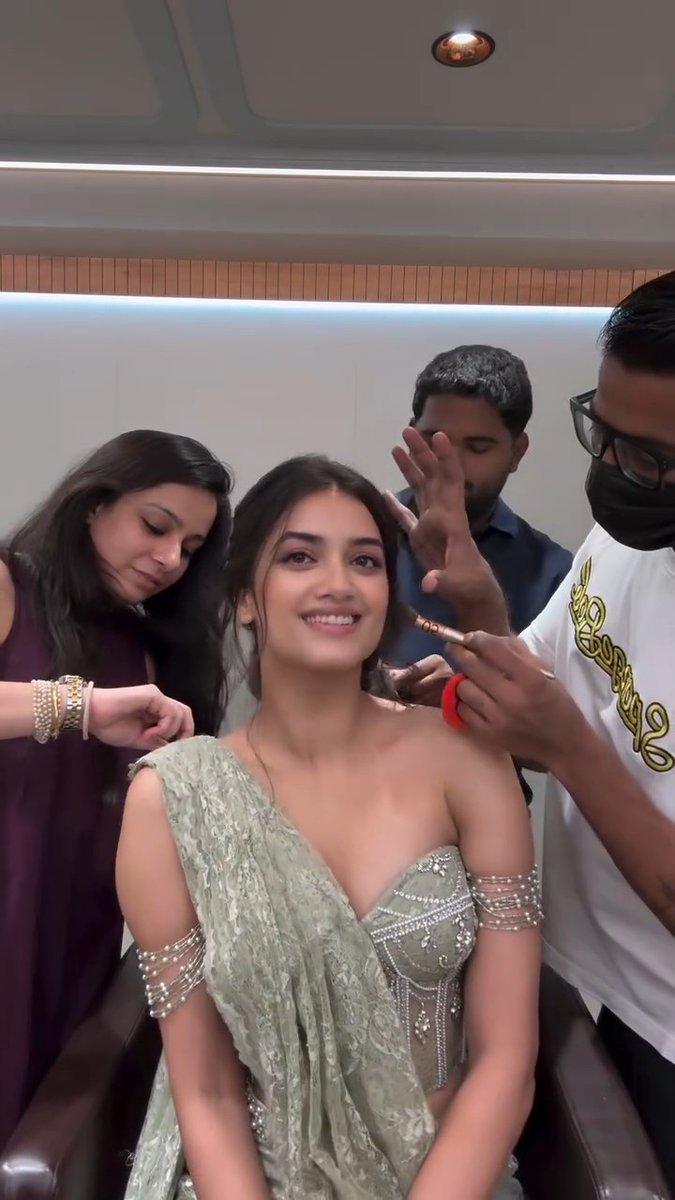 Bhagyashri Glow >>>🤌❤️🔥😮💨