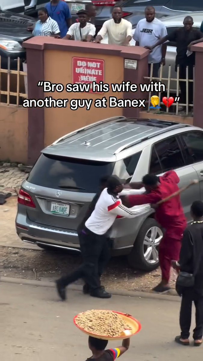 Trending video of two men f1ght!ng at Banex Plaza, Abuja.