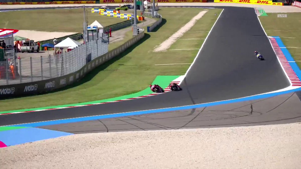 Putting Aprilia side by side with Ducati 👀 Neil Hodgson uses the ghost cam to show just how much faster Bez' Aprilia is compared Marquez' Ducati 😮 #MotoGP | #SanMarinoGP | Live on TNT Sports and HBO Max