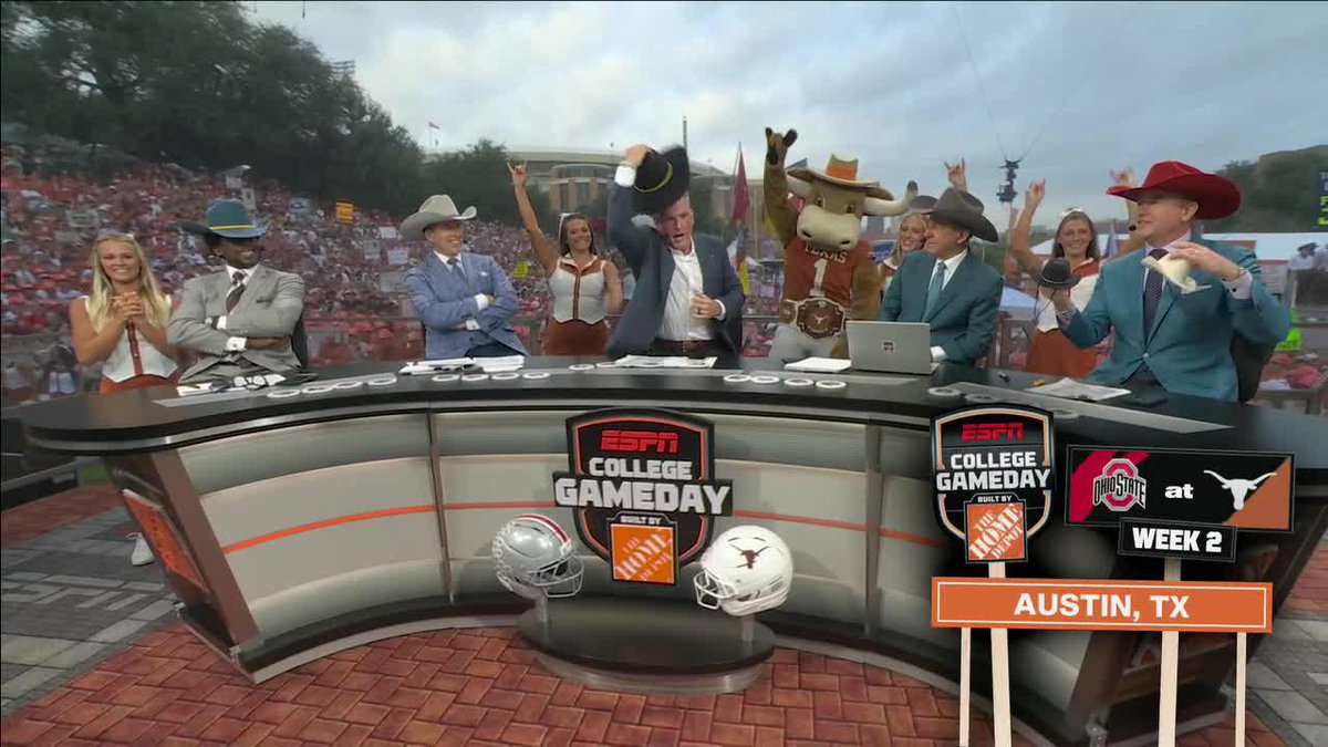 Hats are lookin good on ya gents 🤠 They even gave Kirk Herbstreit hats for Peter 🥹