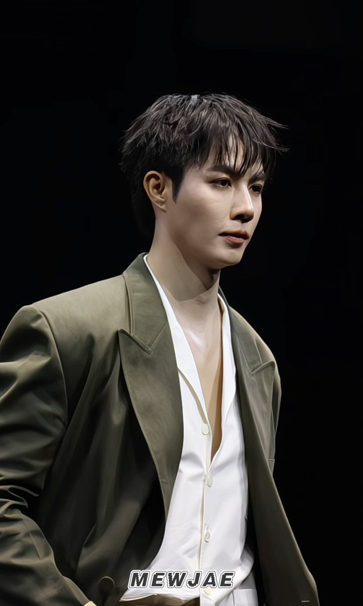 ZEEPRUK owns the runway. 🔥 ZEEPRUK X EENK ZEENUNEW AT MINT AWARDS #ซีนุนิวไปเอ็มชอยซ์ #MchoiceMintAwards2026 Z #ZeePruk