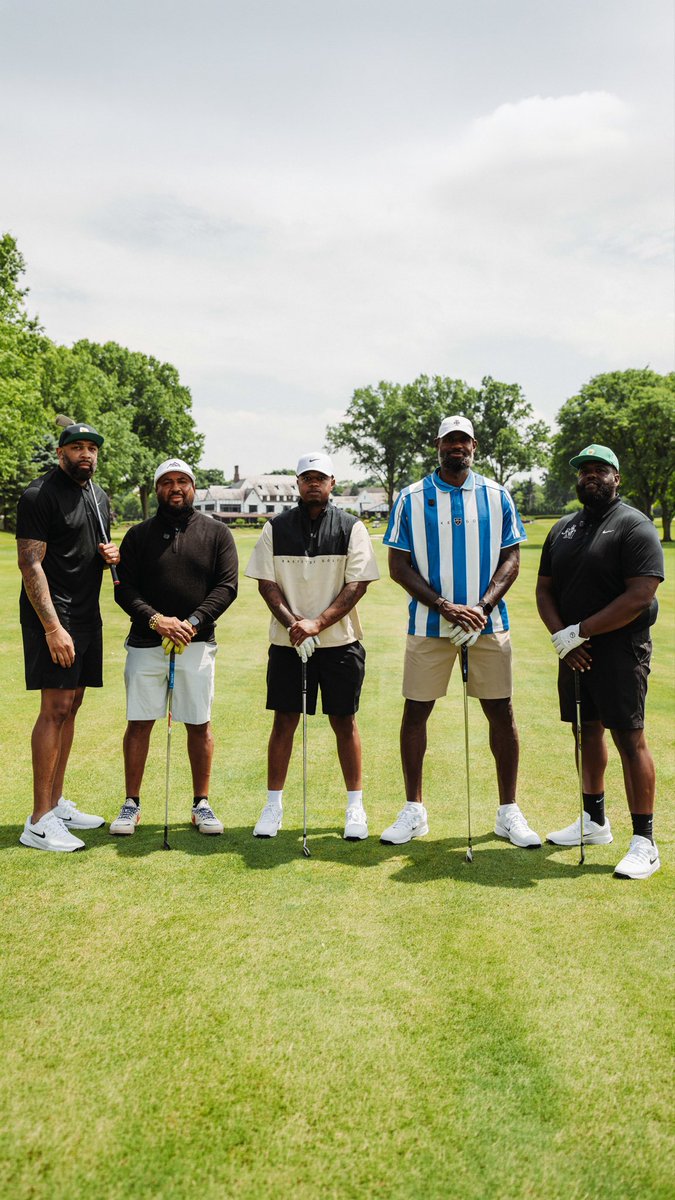 30+ years of friendship and one unbelievable round of golf in Akron, Ohio. 🔥🫡👑🏌🏾 Out now on LeBron James’ YouTube channel!