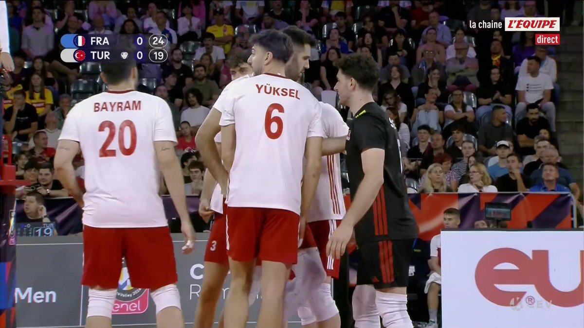 La France gagne le premier set sur une faute au service des Turcs. Suivez le deuxième match de l'Eurovolley en direct sur la chaine