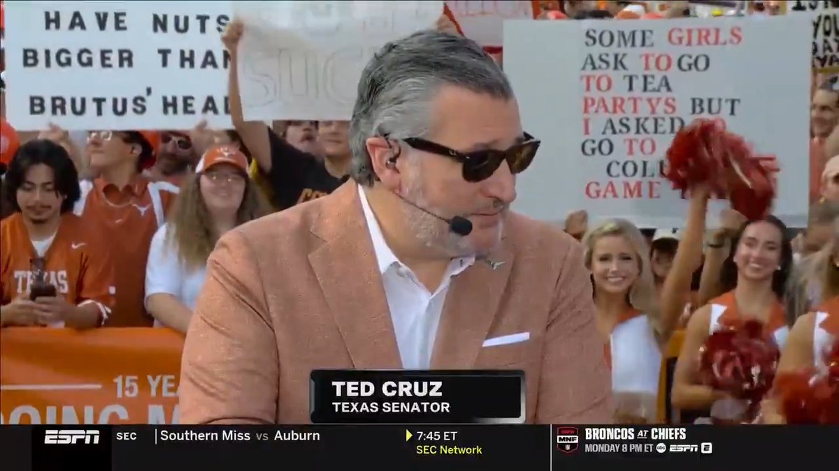 Ted Cruz gets aggressively booed by Texas crowd on College GameDay