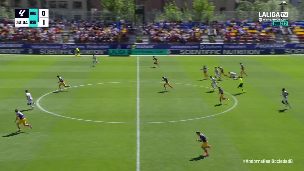 💙🤍 ZUBIETA GOLPEA FUERTE EN SEGUNDA Lander Astiazarán hizo este golazo en la goleada de su equipo en Andorra 🏔️ #LALIGAHYPERMOTION