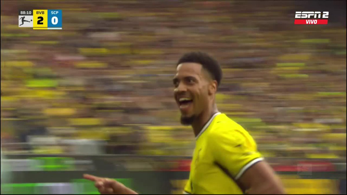 ✨ ¡MAGIA TOTAL DE NMECHA! El mediocampista de 25 años se mandó esta preciosa CHILENA en el triunfo de Borussia Dortmund sobre Paderborn por la fecha 3 de la #Bundesliga. 📺 Mirá la #Bundesliga por #DisneyPlus Plan Premium