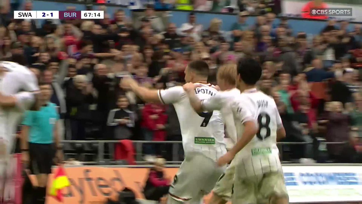 An unselfish assist from Ronald Pereira to Žan Vipotnik 🤝 Watch the EFL Championship on Paramount+ 📺