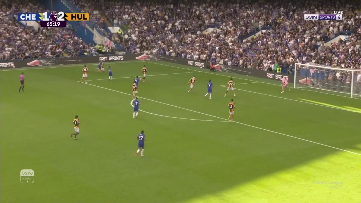 جواو بيدرو يدرك التعادل لتشلسي بعد تمريرة من كول بالمر وسط ازدحام داخل منطقة الجزاء. #الدوري_الإنجليزي