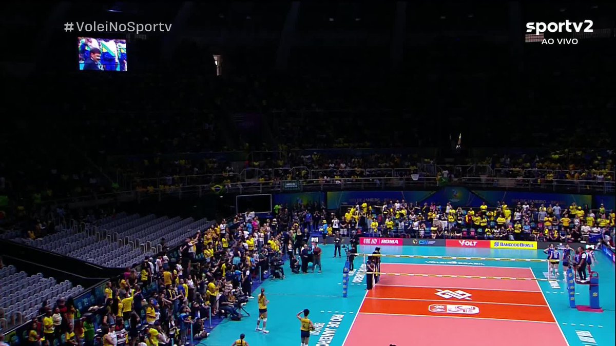 EMOCIONANTE! 🥹🥹🥹 As medalhistas de bronze do vôlei feminino em Atlanta 1996 foram homenageadas no Maracanãzinho pelos 30 anos da conquista olímpica! Fernanda Venturini, Virna, Fofão, Wilma e Sandra estiveram no ginásio e relembraram o momento histórico! 🇧🇷🥉🇧🇷🥉 #Atlanta1996