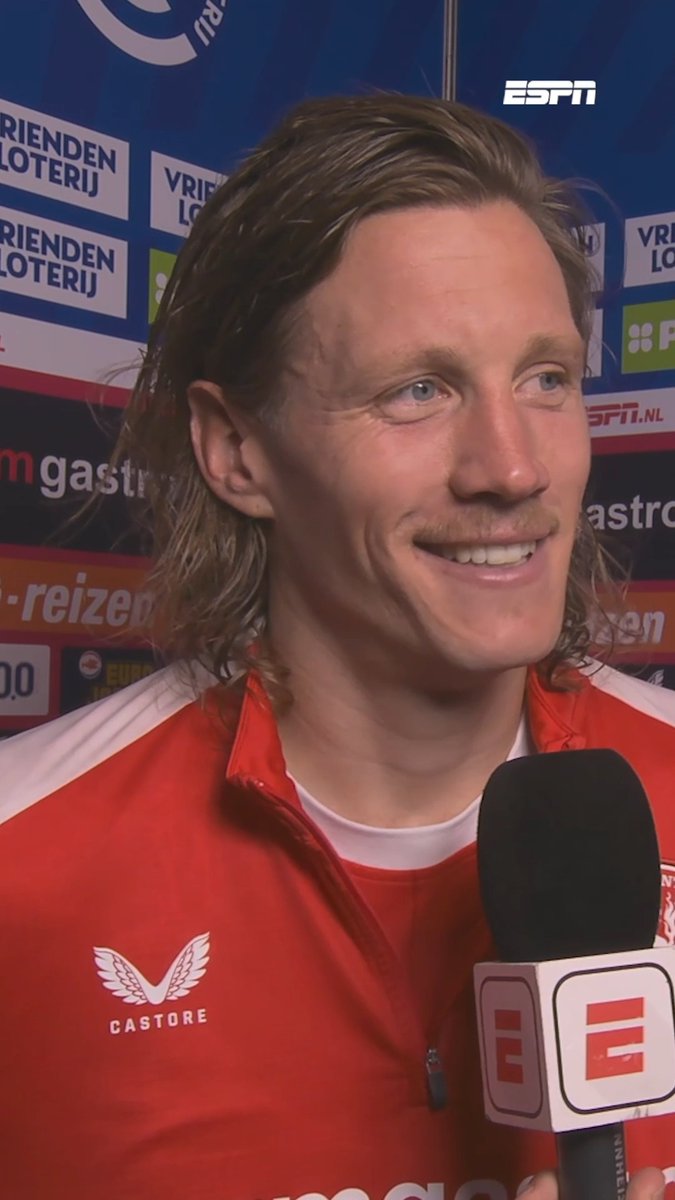 Wout Weghorst trainde gisteren met zijn kinderen op een herkansing vanaf elf meter. "Ik denk dat er morgen weer een penalty komt" 🔗