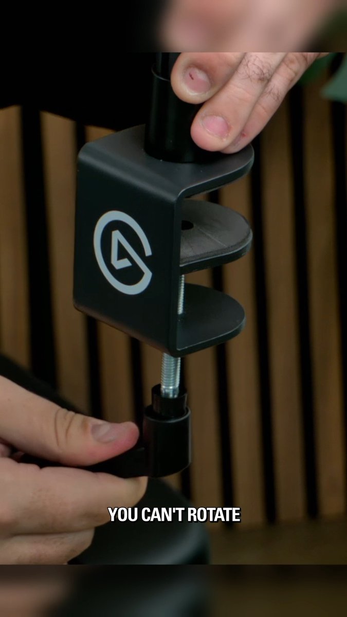 We bet you didn’t know this about our desk clamps… You can pull down on the ratchet lever to reset and tighten without having to make a full rotation, perfect for tight corners. 😏