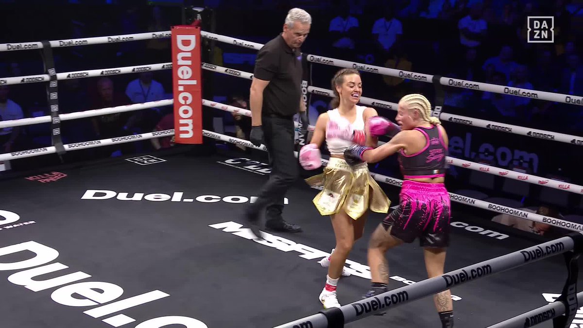 Knockout of the year contender from Amelia Hewitt? 👀 🎬 DAZN Combat Sports #McCannBigStacks