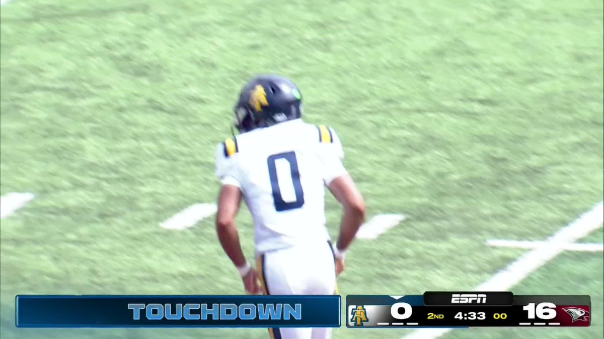 "Uncorks a parabola towards the endzone, brought in, touchdown!" Perfect throw and catch from North Carolina A&T 👏