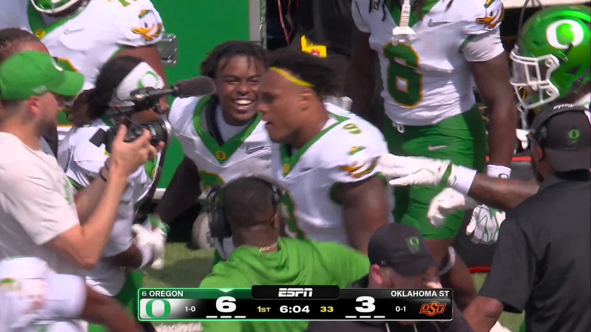 Devon Jackson with the 96-yard pick-six for Oregon 🤯