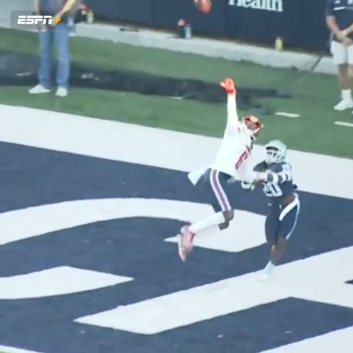 THIS IS ONE OF THE GREATEST CATCHES IN COLLEGE FOOTBALL HISTORY. HOLY SH*T. 🤯🤯🤯