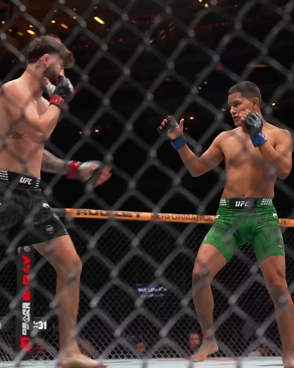 The echo is deafening 🤯 Sean King introduces himself to the UFC with a statement win at #NocheUFC! [ LIVE NOW on @ParamountPlus ]