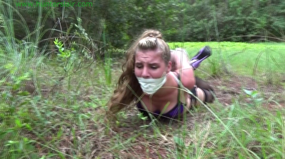 Lost in the forest 🤐 (Nicole Peters)