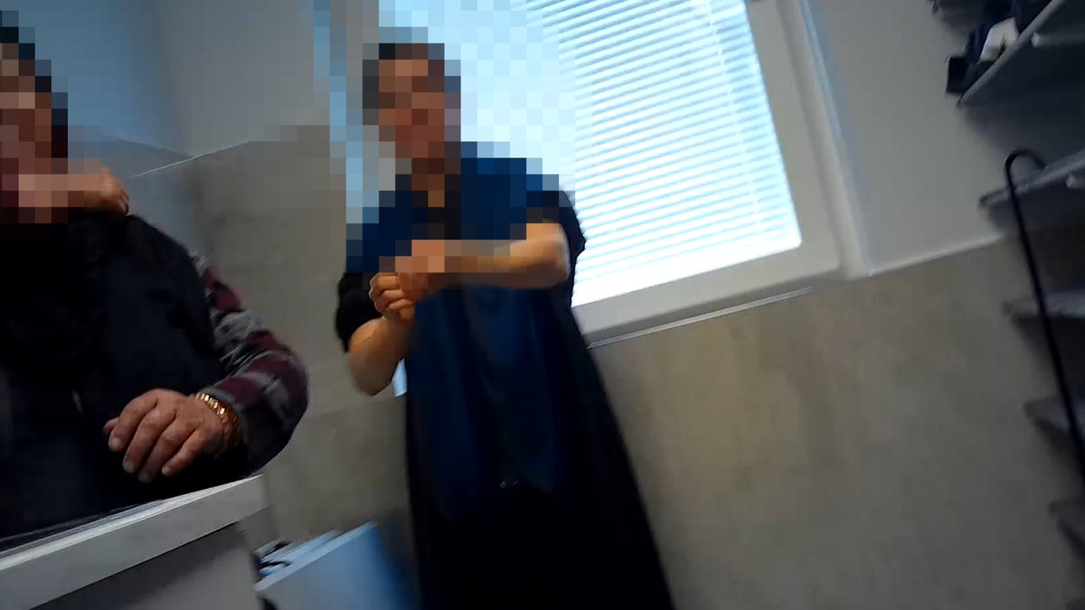 Jag har lÀnge undrat hur muslimska kvinnor pratar sinsemellan. SÀrskilt med tanke pÄ islams uttalade misogyni. Med dold kamera undersökte vi detta pÄ Imam Ali Center.