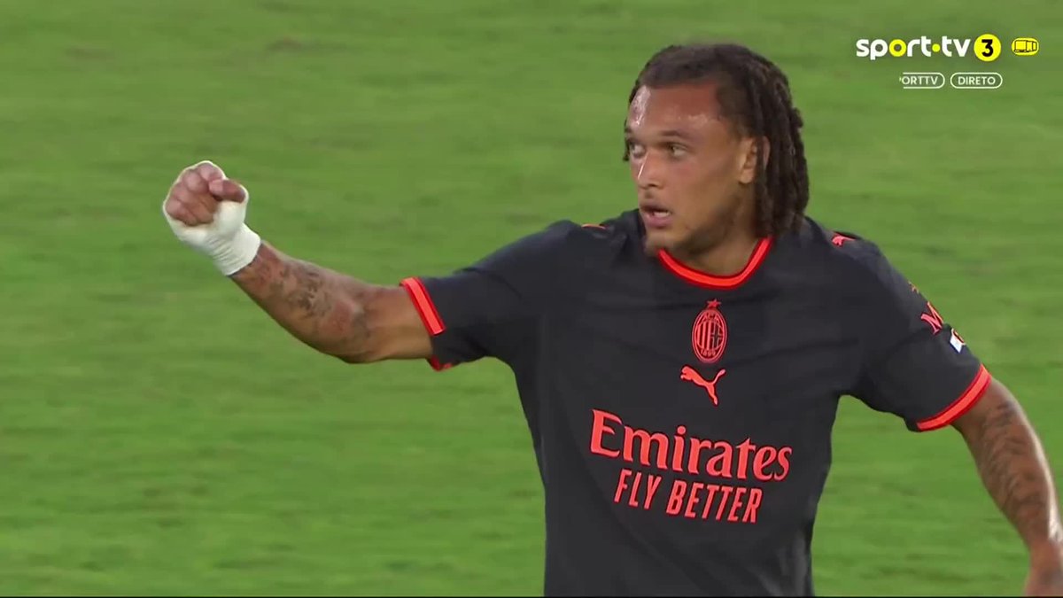 Diego Moreira marcou dois golos para resgatar um ponto ao AC Milan.