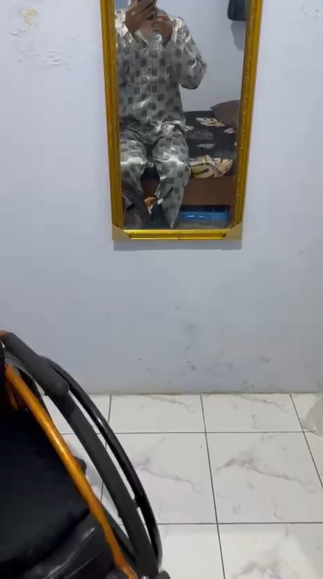 Morning routine... My wheelchair always near and beside me ♿ #paraplegic #paraplegia #spinalcordinjury #wheelchairuser #kakilumpuh