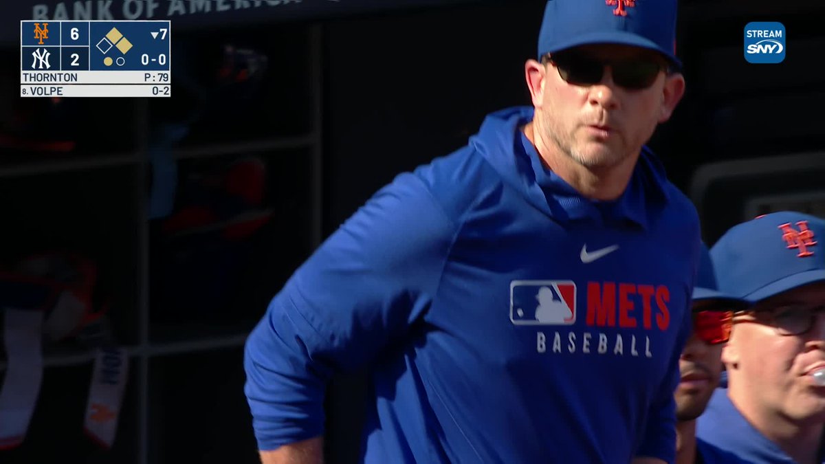 Andy Green leaves Zac Thornton in the game after a conversation on the mound