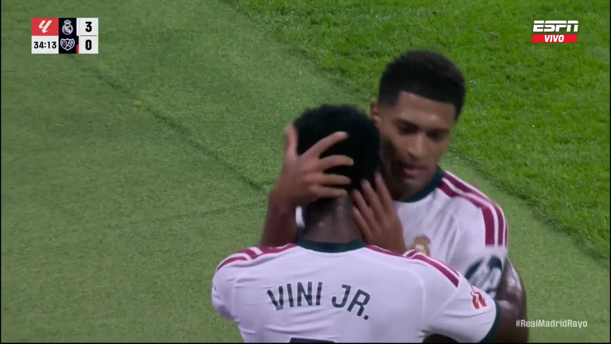 ¡¡ES UNA FLECHA!! Vinicius sacó a relucir su velocidad y luego asistió a Bellingham para que el inglés firme el 3-0 de Real Madrid ante Rayo Vallecano. 📺 Mirá #LaLiga por #DisneyPlus Plan Premium