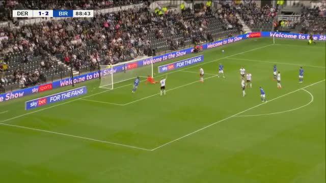 SIN EXAGERAR, ESTA PODRÍA SER LA FALLA DEL SIGLO... Increíble lo de Luis Vasquez en la Championship 😳