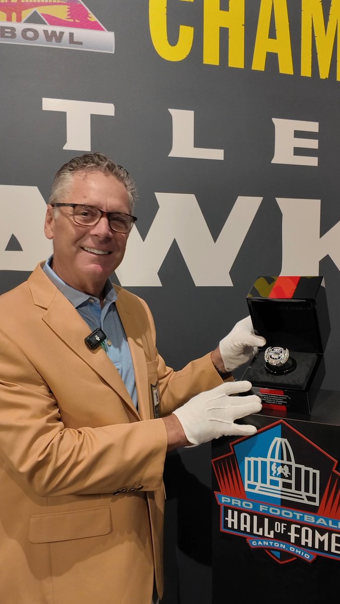 Steve Largent checks out the Seattle Seahawks' new bling! 💎