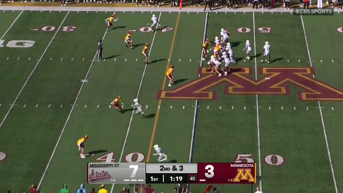 Kamario Taylor is out here slinging it for the Bulldogs.